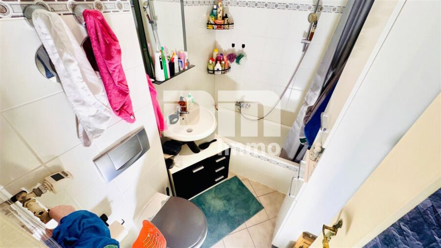 (R)eserviert!Kompakte Zweizimmerwohnung mit Balkon, Kellerraum - Bad / Wanne